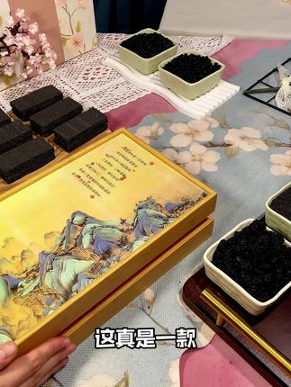 精选黑枸杞、黑桑葚、黑麦,黑豆在搭配黑芝麻,营养十足,酥脆掉渣,香气浓郁,好吃不贵!