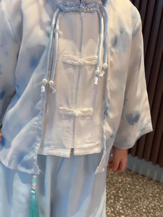 国风童装汉服,浅蓝配色尽显雅致,套装设计,宝贝穿着超有气质!#高品质童装#童装汉服#表演服#萌娃穿搭#萌娃