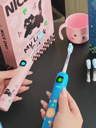 家有 “刷牙困难户”?软毛刷头 + 趣味语音,娃竟然主动计时刷牙!#儿童电动牙刷 #儿童礼物# 艾优电动牙刷