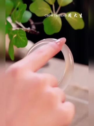 周大生香槟白月光手镯