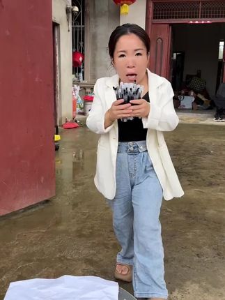 大人办公记笔记都能用快薅呀#笔 #学习用品 #黑色中性笔推荐 #超便宜超划算