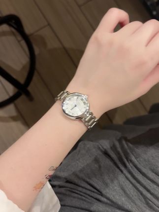 今年流行的这款手表,戴上贼漂亮,很舒适,关键可选!#女表#520礼物#七夕礼物#小众不撞款 #七夕礼物 #通勤穿搭