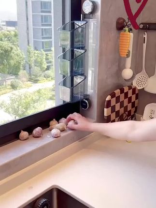 双吸盘旋转葱姜蒜收纳盒壁挂式厨房大容量多层收纳置物架